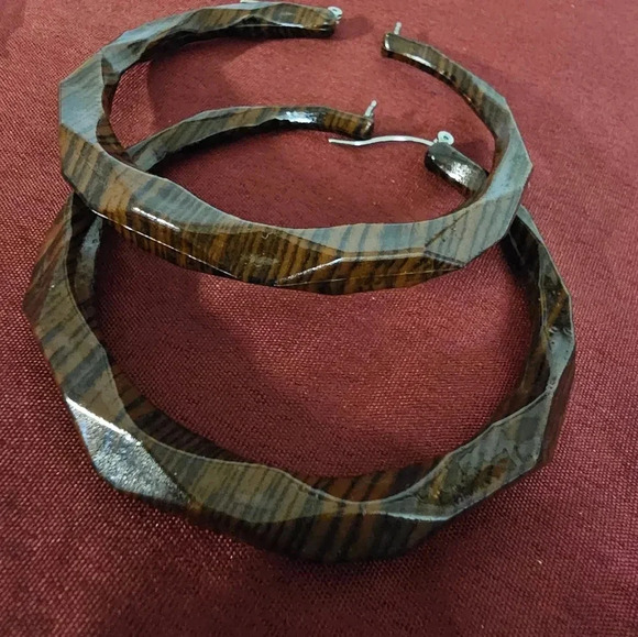 Jewelry - 2 1/2" brown earrings